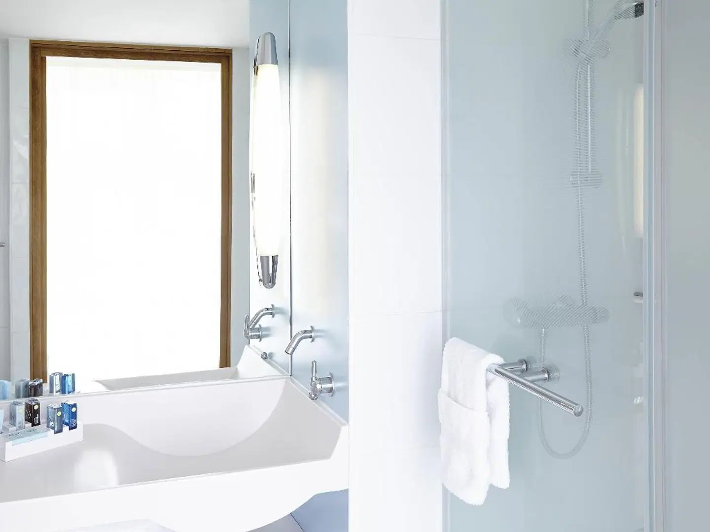 Novotel Edinburgh Centre Hotel BATHROOM