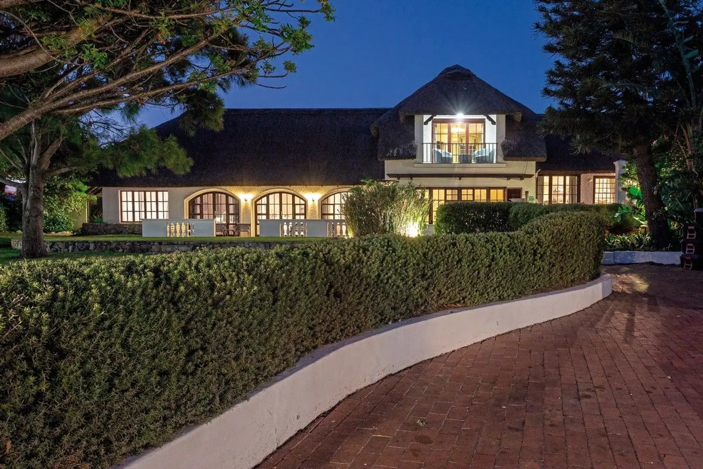 Whale Rock Luxury Lodge EXTERIOR