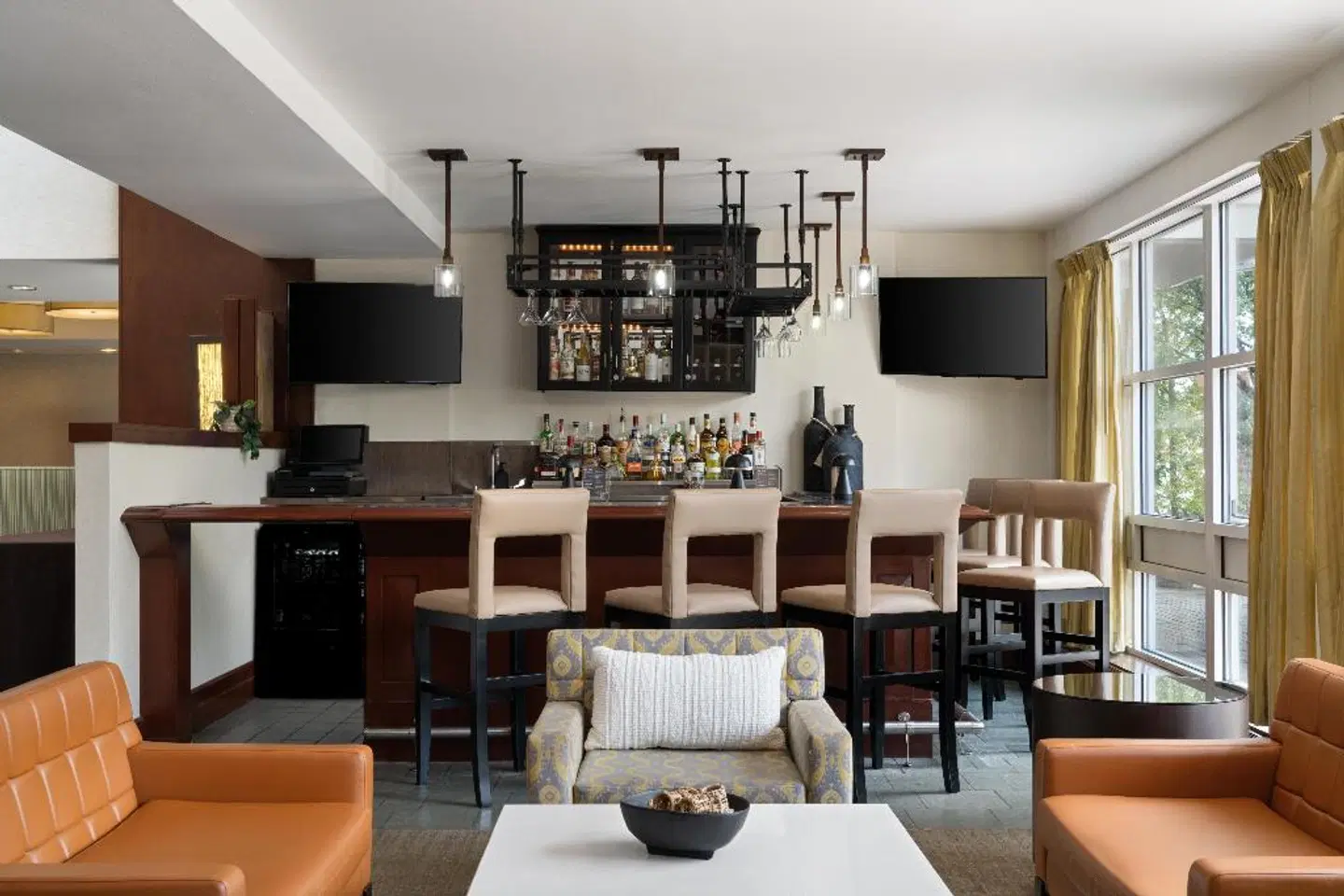 DoubleTree Club by Hilton Hotel Boston Bayside Bar