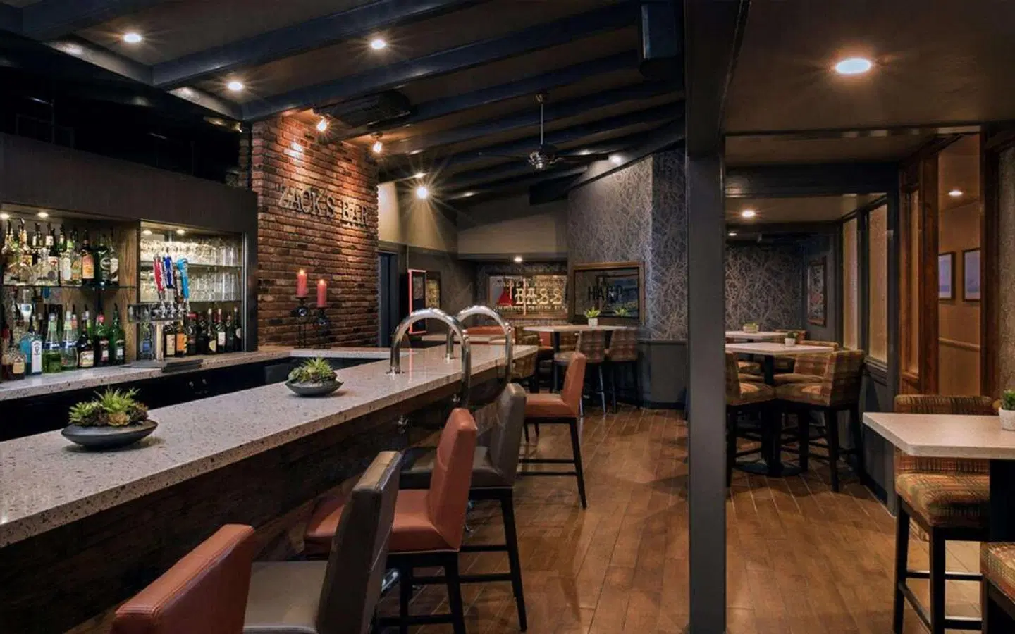 Best Western Seven Seas Bar