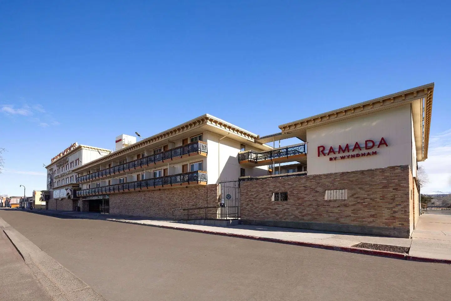 Ramada by Wyndham Elko Hotel at Stockmen's Casino EXTERIOR