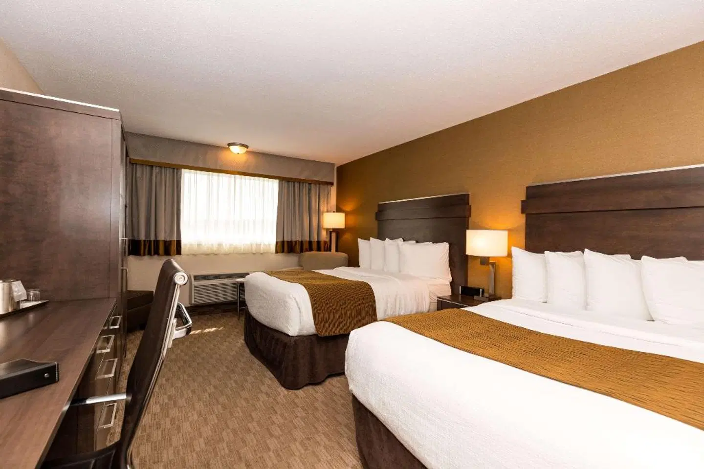 Quality Inn & Suites ROOM_EXAMPLE