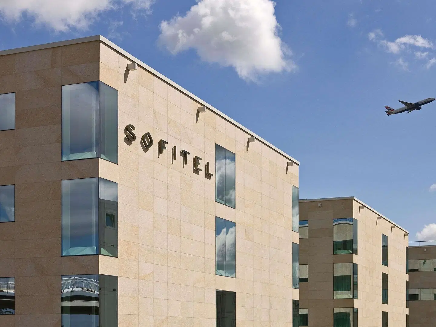 Sofitel London Heathrow Hotel EXTERIOR