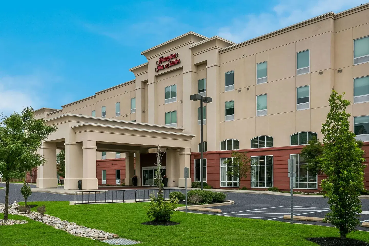 Hampton Inn & Suites Wilmington Christiana EXTERIOR
