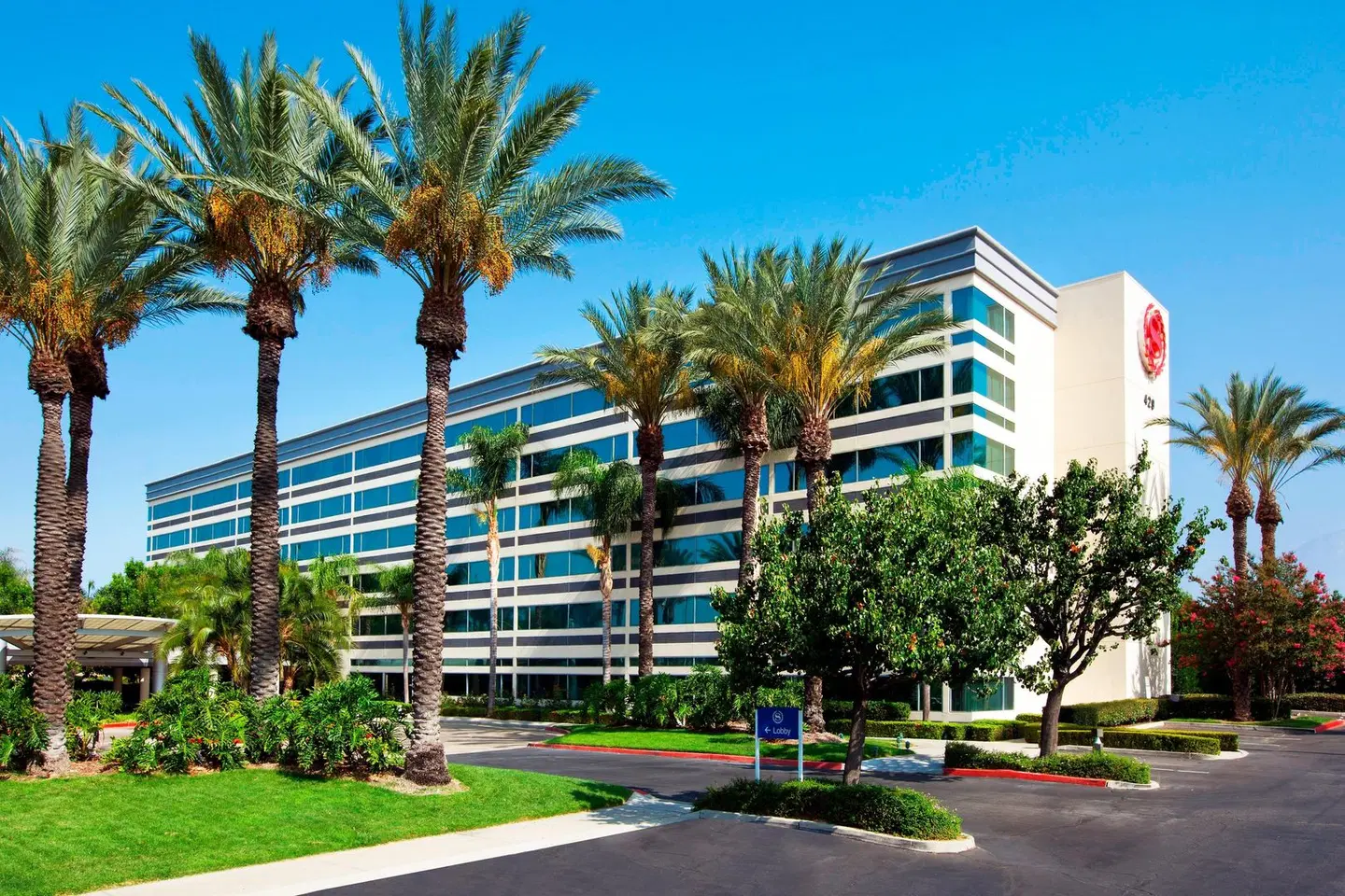 Sheraton Ontario Airport Hotel EXTERIOR