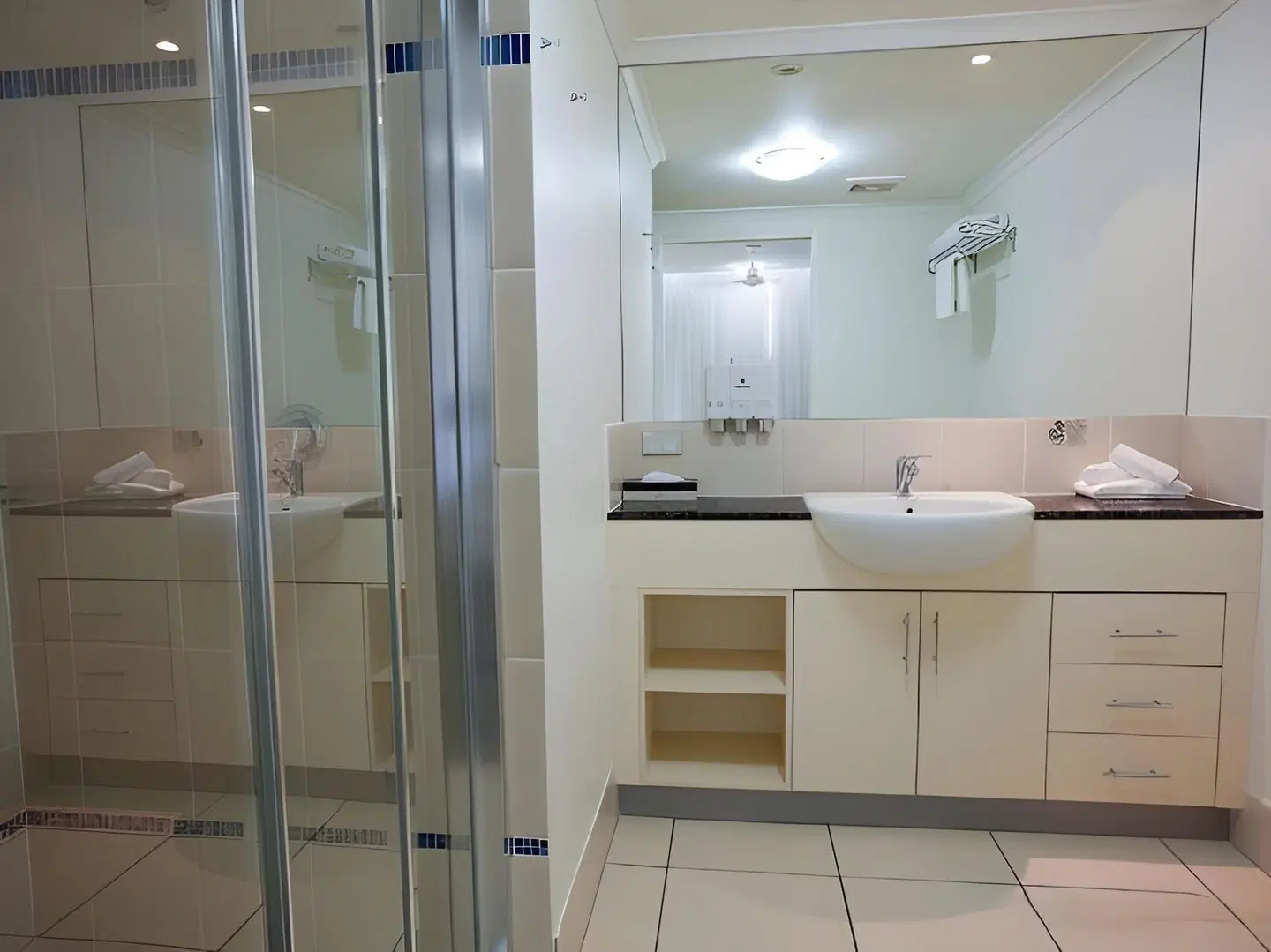 Park Regis City Quays Badezimmer