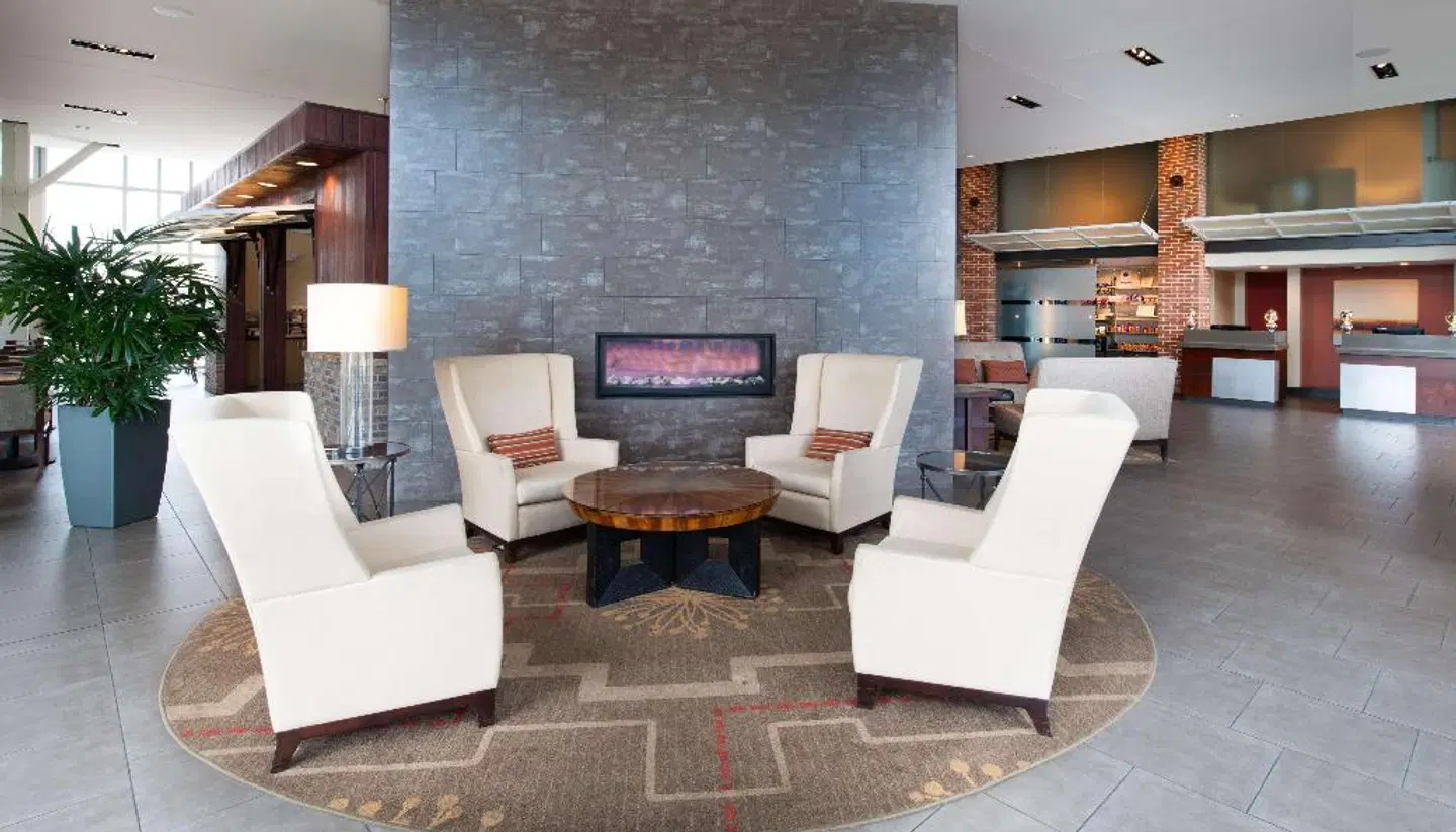 DoubleTree by Hilton Hotel and Suites Charleston Airport LOUNGE_LOBBY