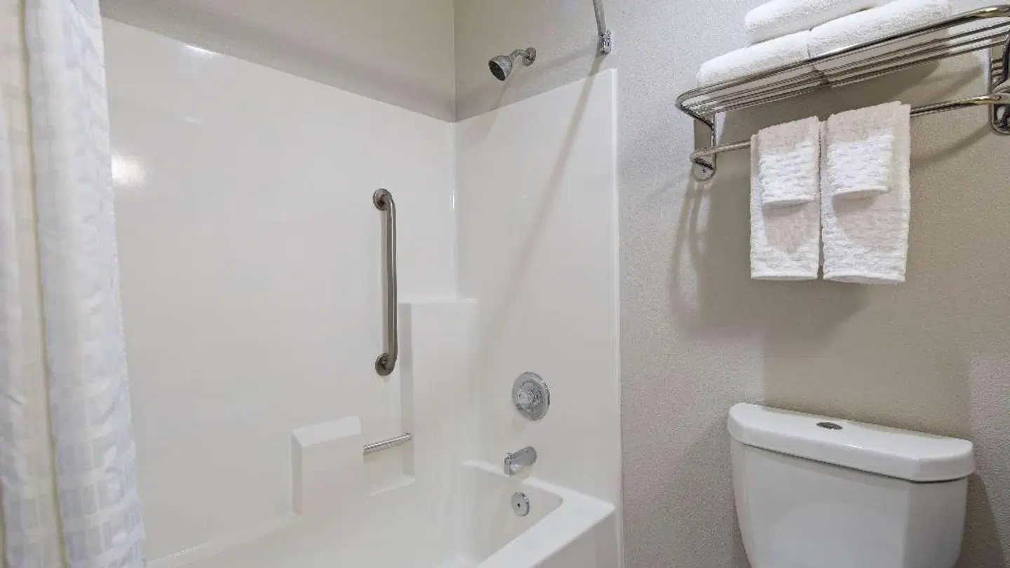 SureStay Plus Hotel by Best Western Chula Vista West BATHROOM