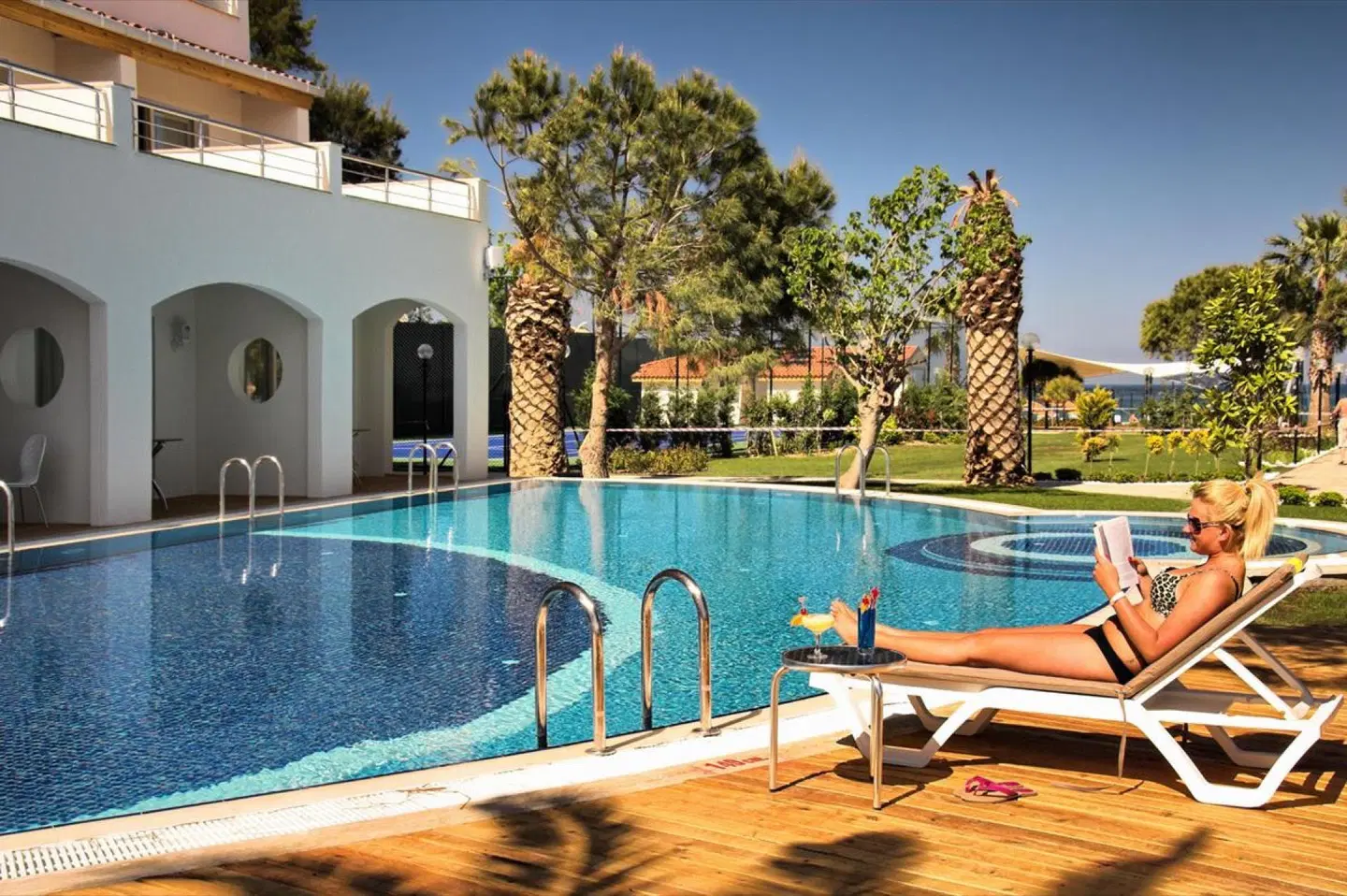 Batihan Beach Resort & Spa OUTDOOR_POOL