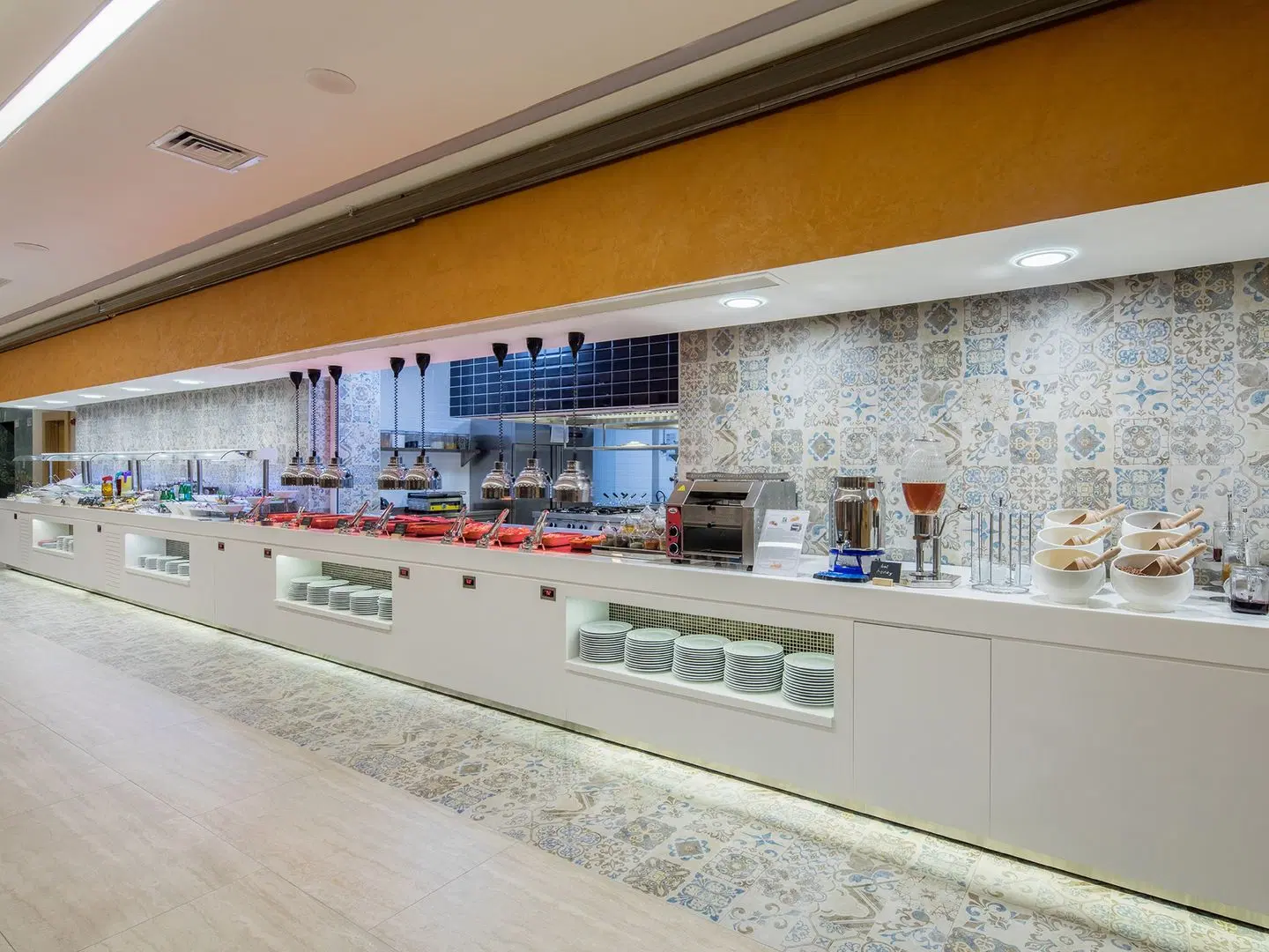 Holiday Inn Antalya - Lara Bar