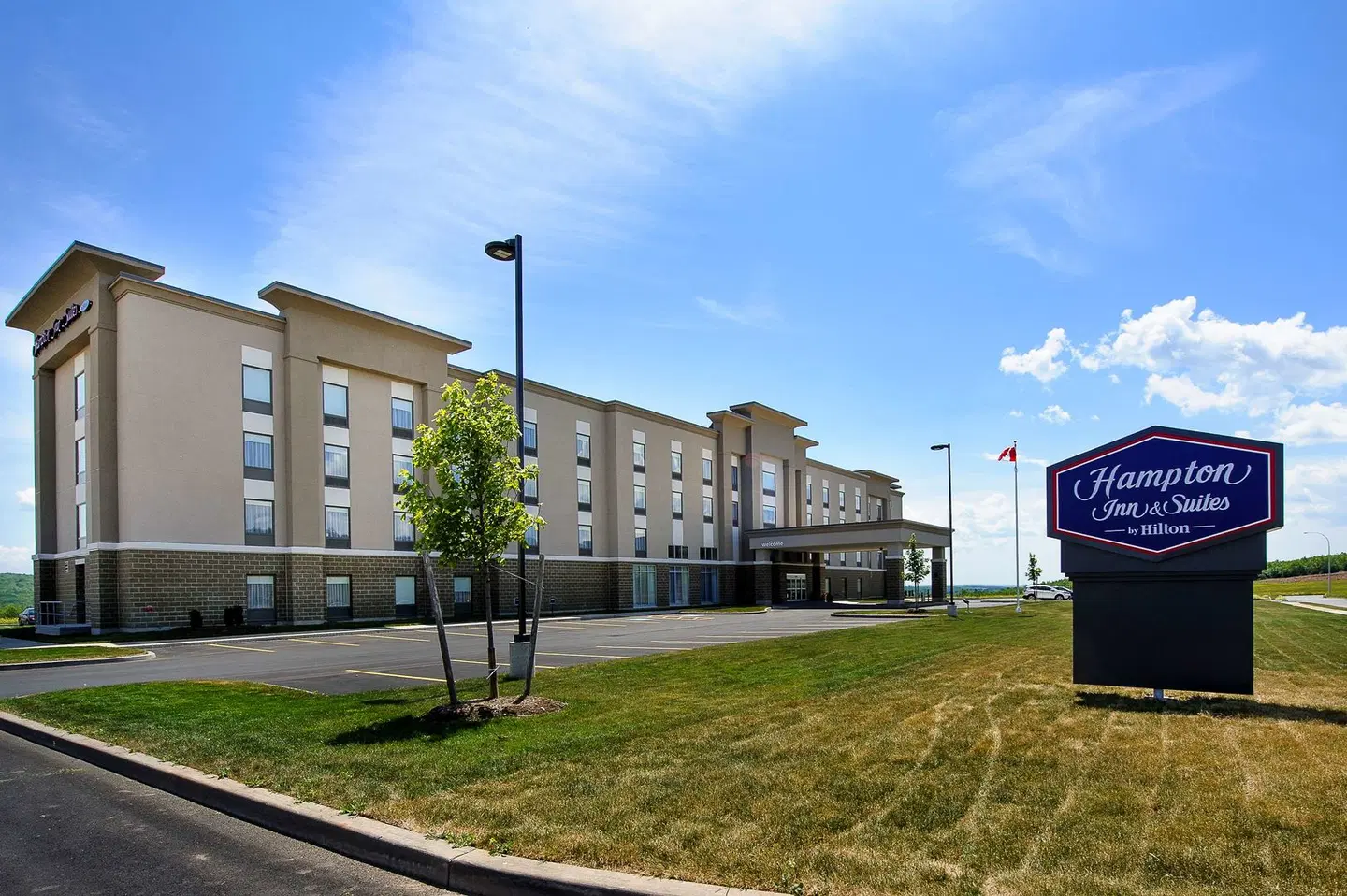 Hampton Inn & Suites by Hilton Truro EXTERIOR