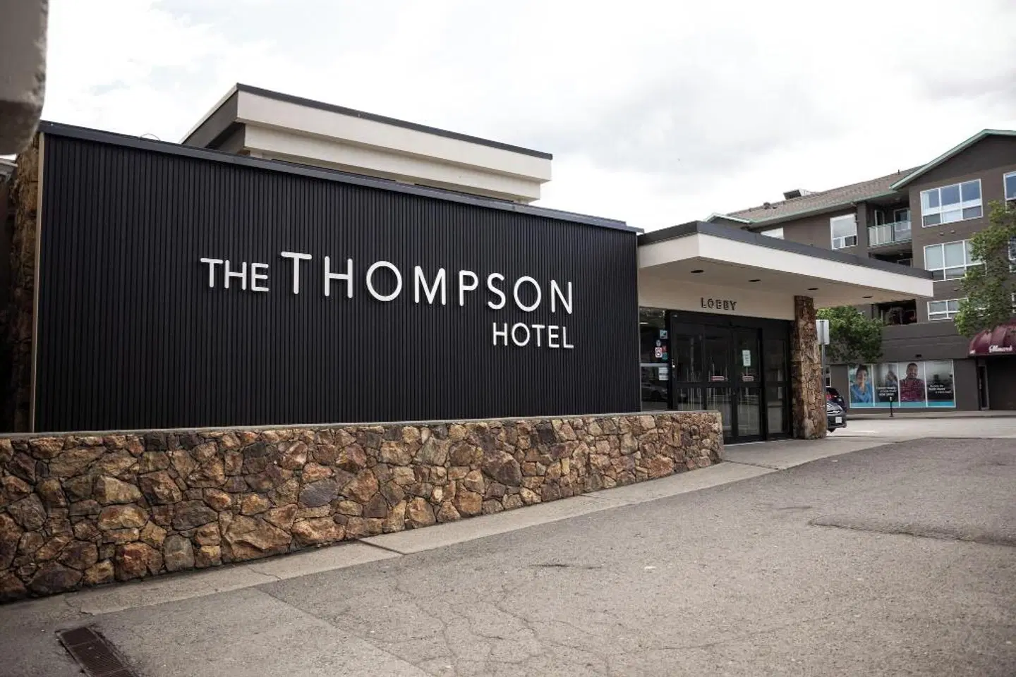 The Thompson Hotel & Conference Centre EXTERIOR
