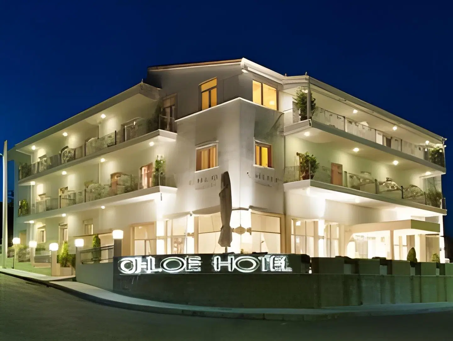 Hotel Chloe EXTERIOR