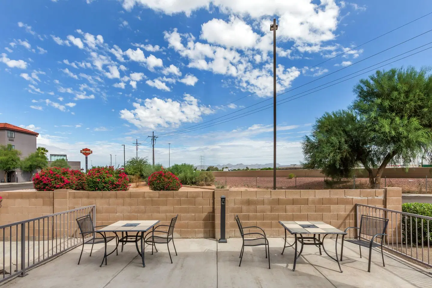 Best Western Gold Poppy Inn Terrasse