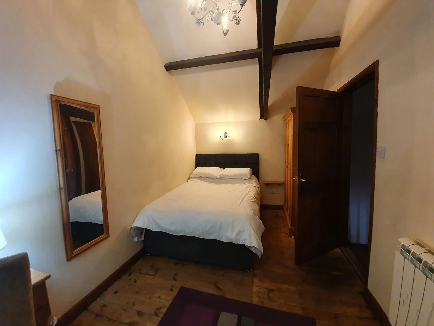 Tennyson Court ROOM_EXAMPLE