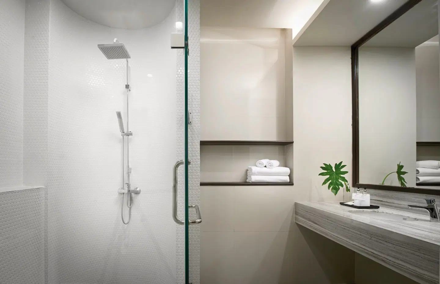 Emmaline Hotel Nan BATHROOM