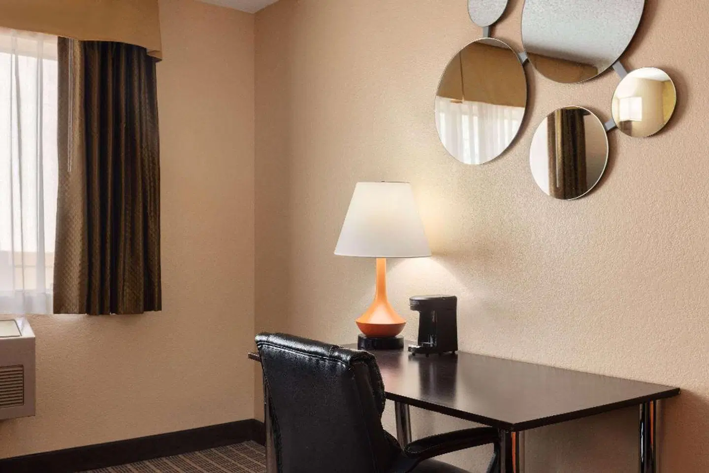 Howard Johnson Williams ROOM_EXAMPLE