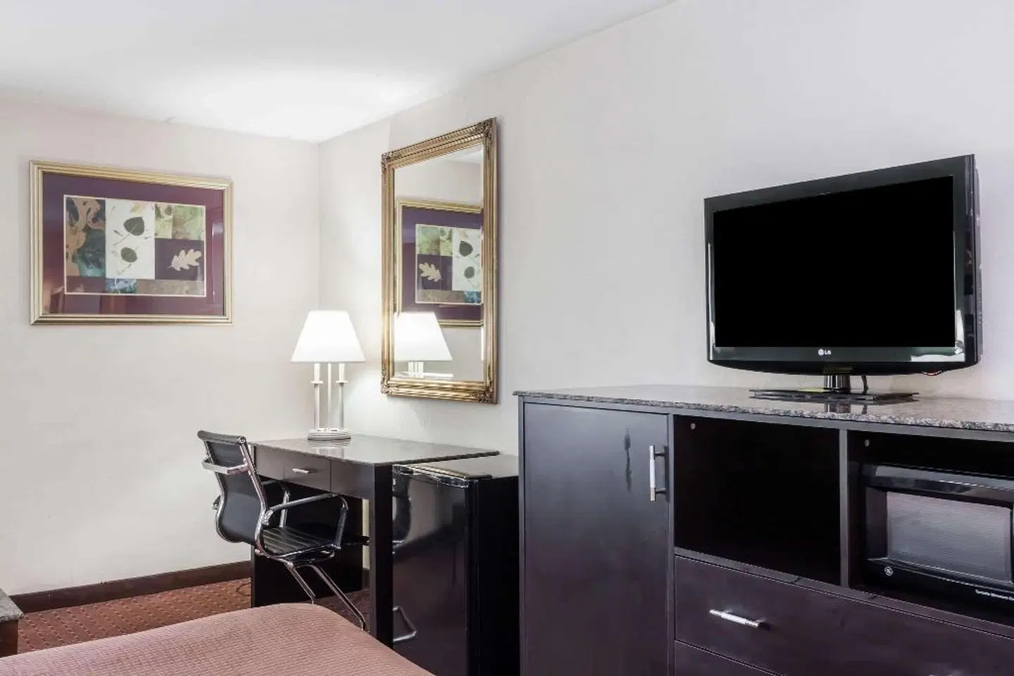 Howard Johnson by Wyndham Newark Airport ROOM_EXAMPLE