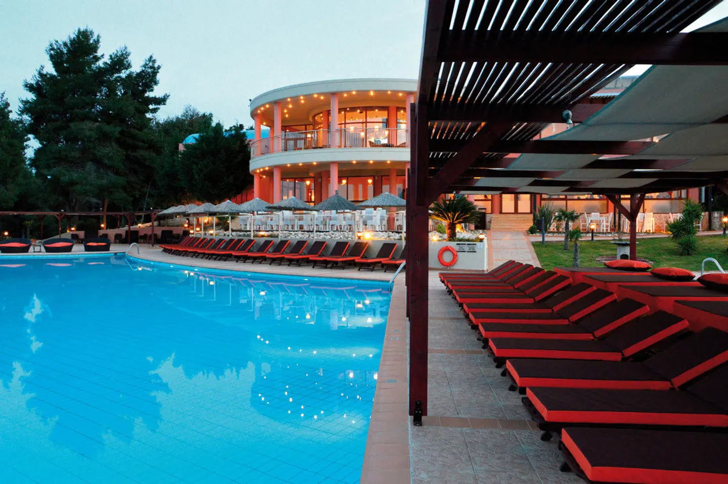 Alia Palace OUTDOOR_POOL
