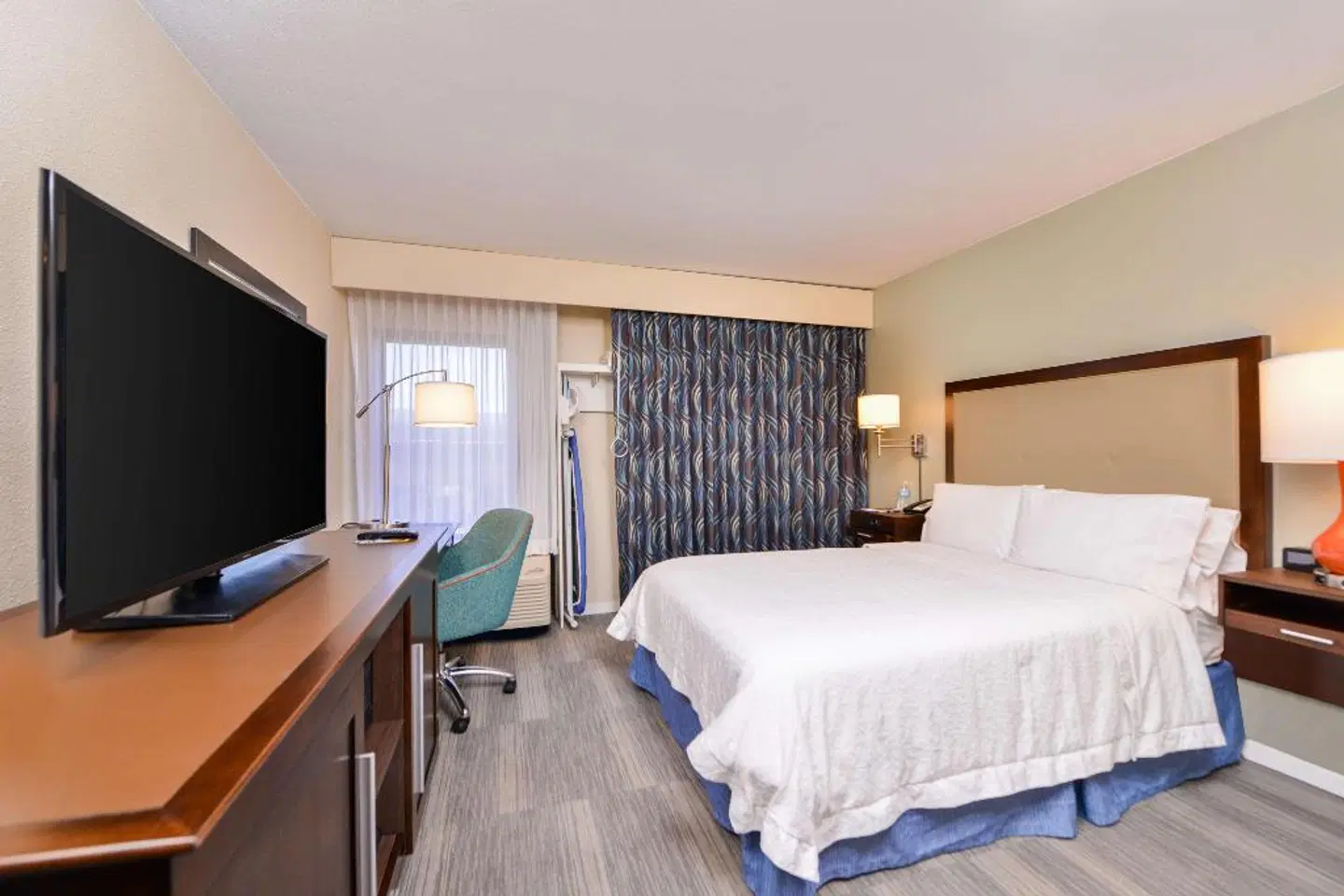 Hampton Inn Seattle/Airport ROOM_EXAMPLE