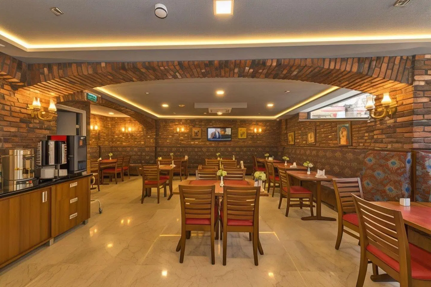 Aprilis Hotel Restaurant