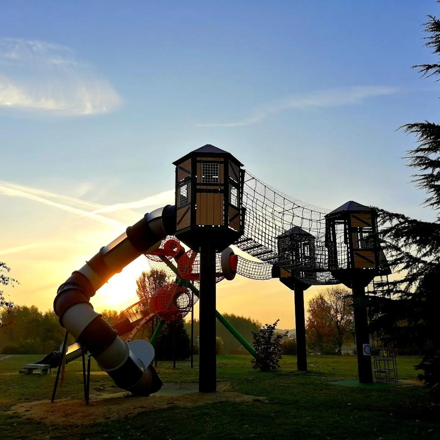 Explorers Hotel at Disneyland Paris EXTERIOR