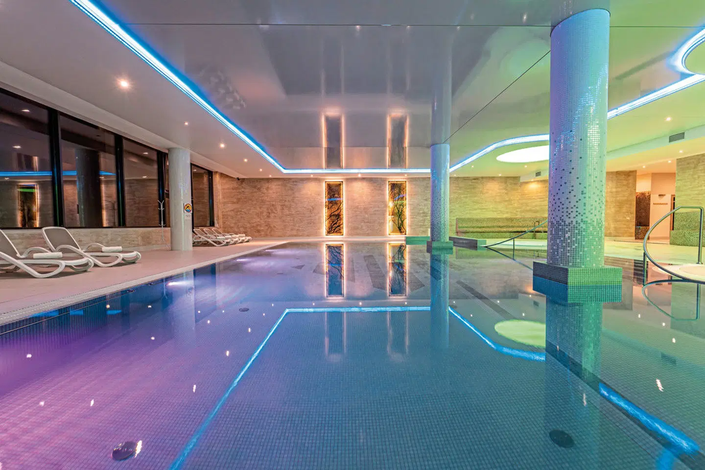 Vestina Wellness & SPA Hotel Hallenbad