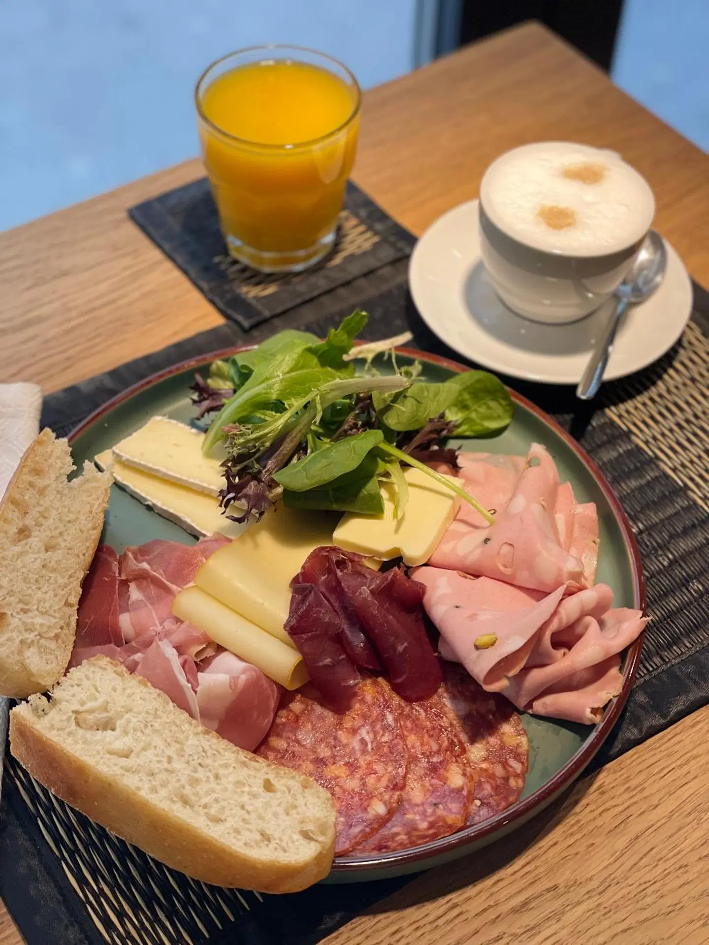 Vagabond Broadway RESTAURANT