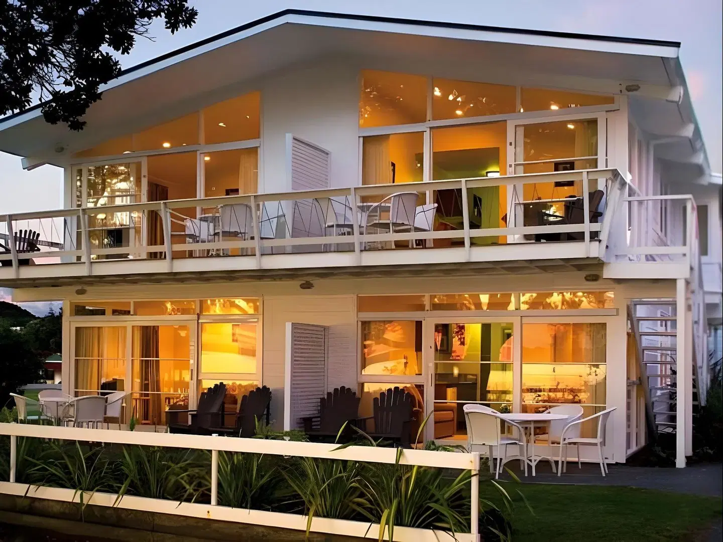 Hananui Lodge and Apartments EXTERIOR