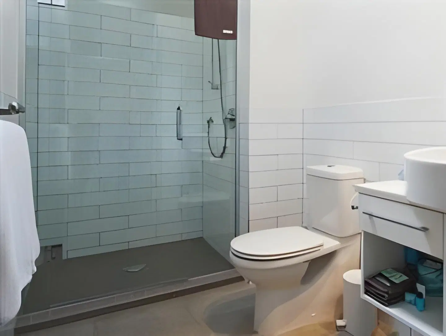 Hananui Lodge and Apartments BATHROOM