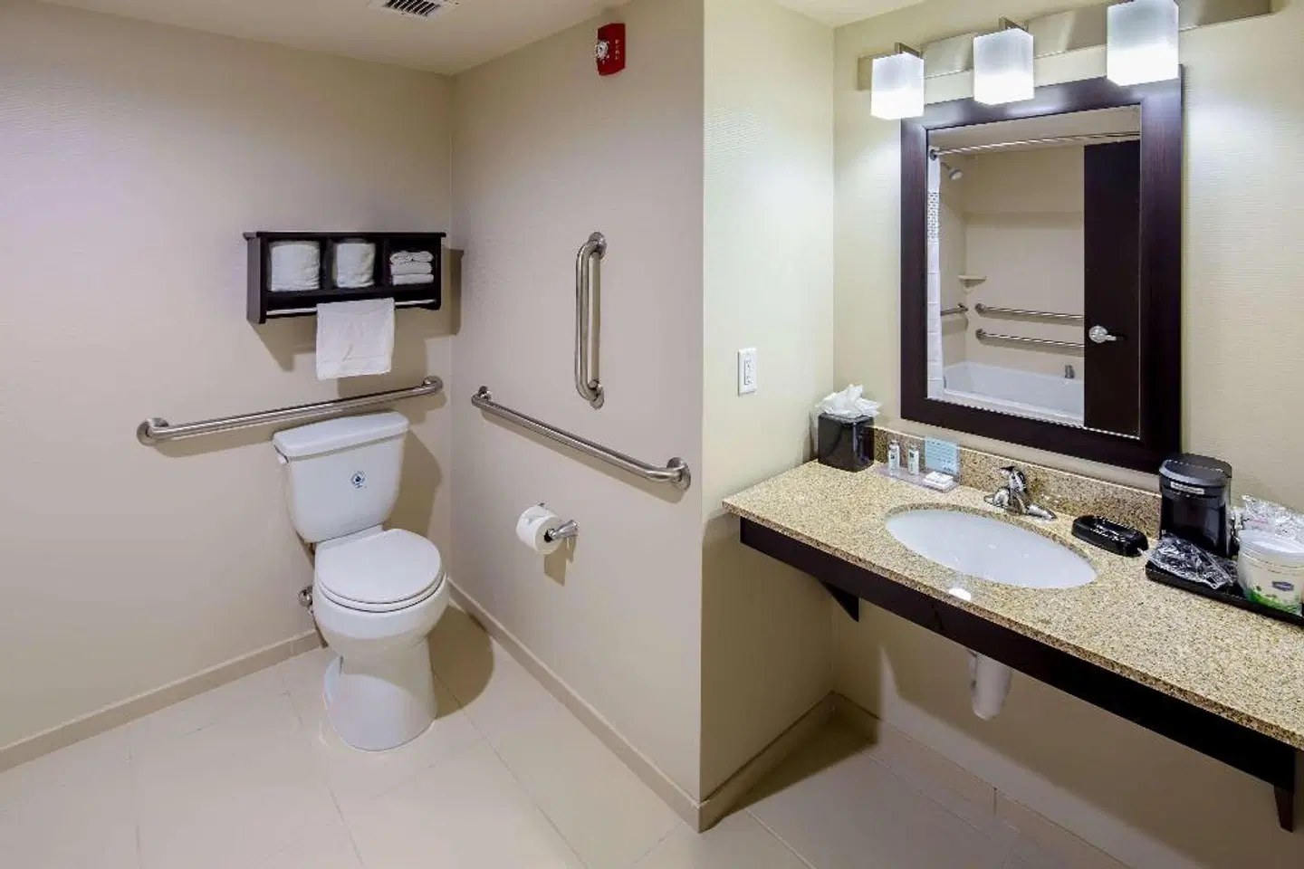 Hampton Inn Augusta/Gordon Highway BATHROOM