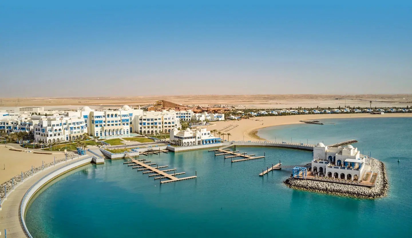 Hilton Salwa Beach Resort & Villas EXTERIOR