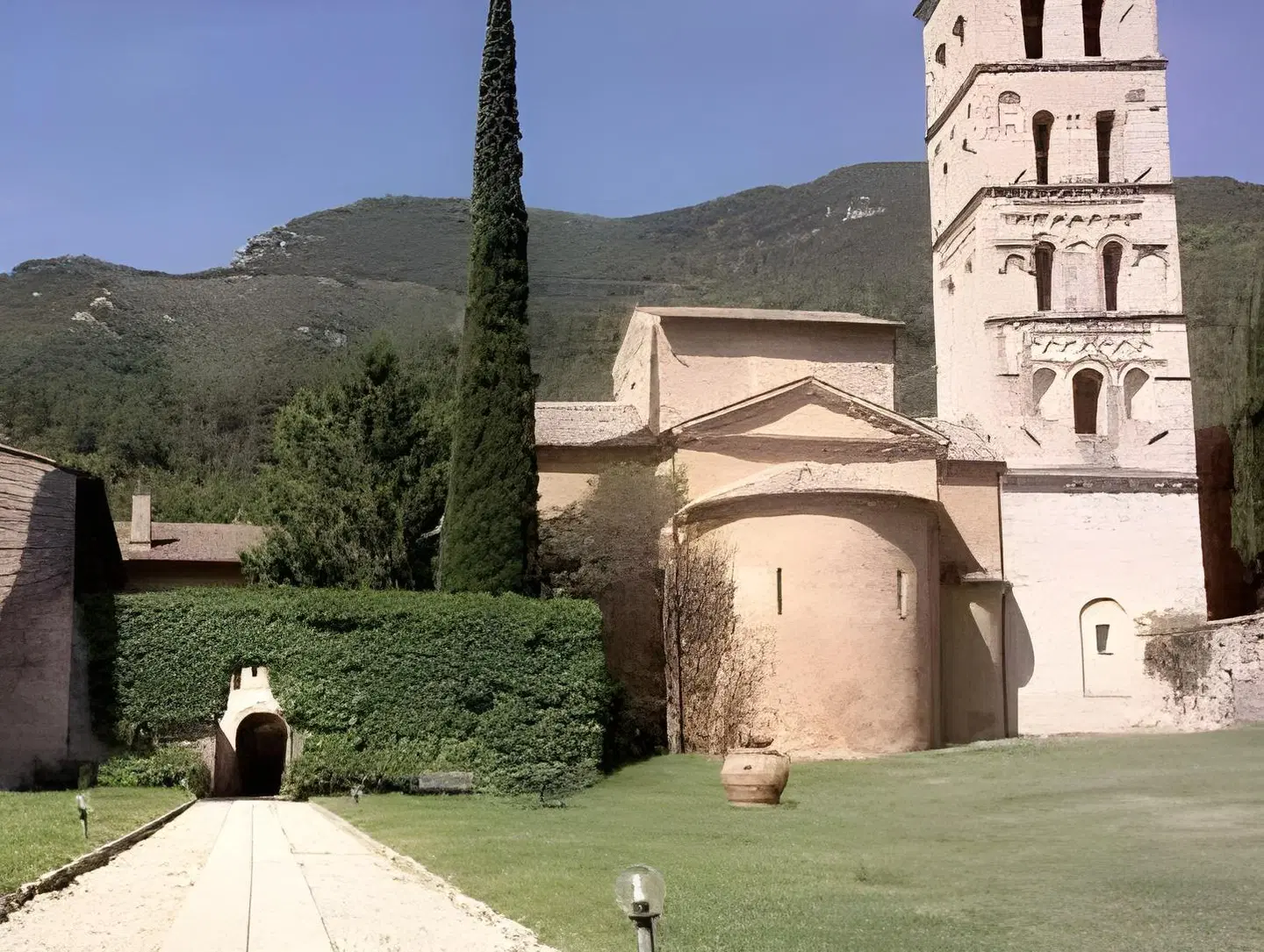 Abbazia San Pietro In Valle EXTERIOR