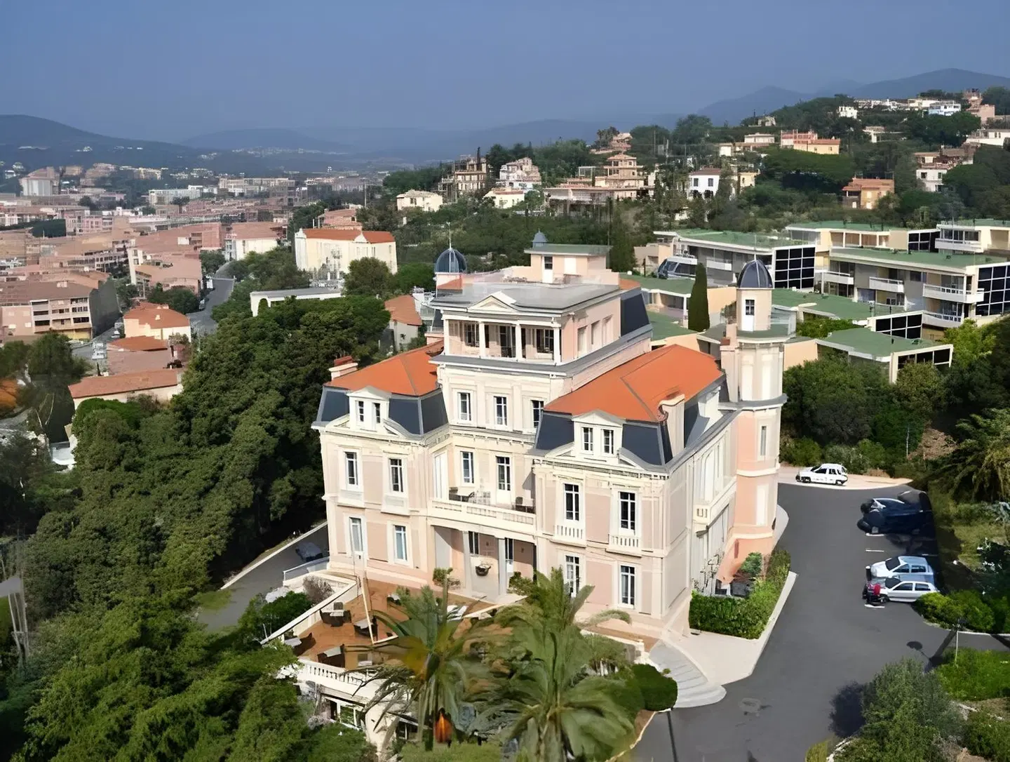 Hotel Les Tourelles EXTERIOR
