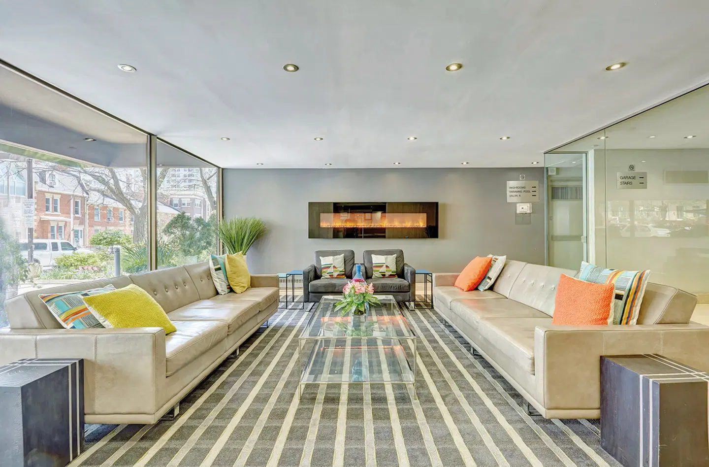 Town Inn Suites Toronto LOUNGE_LOBBY