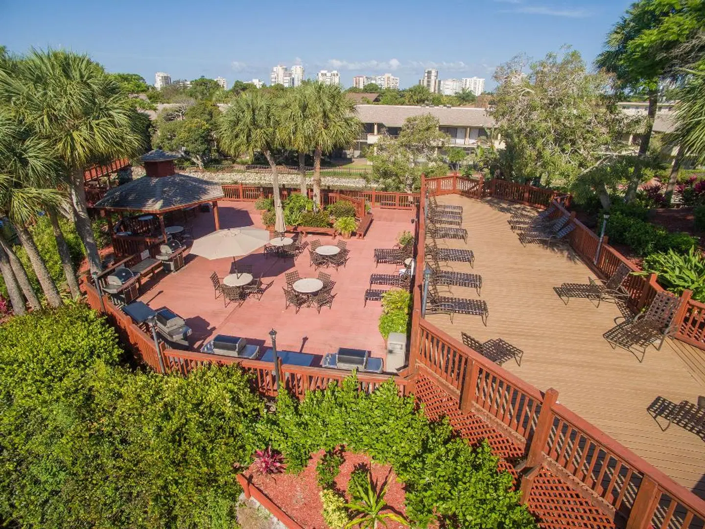 Park Shore Resort EXTERIOR