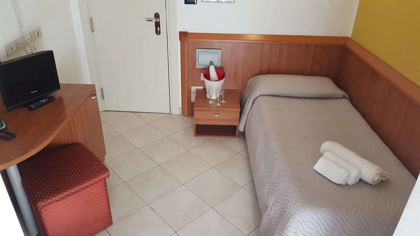 Bengasi ROOM_EXAMPLE