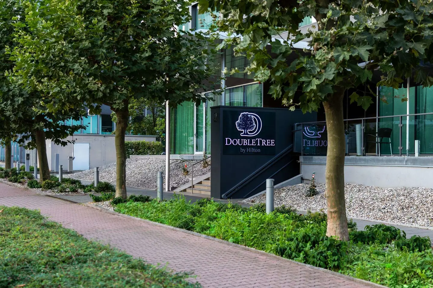 DoubleTree by Hilton Frankfurt Niederrad EXTERIOR