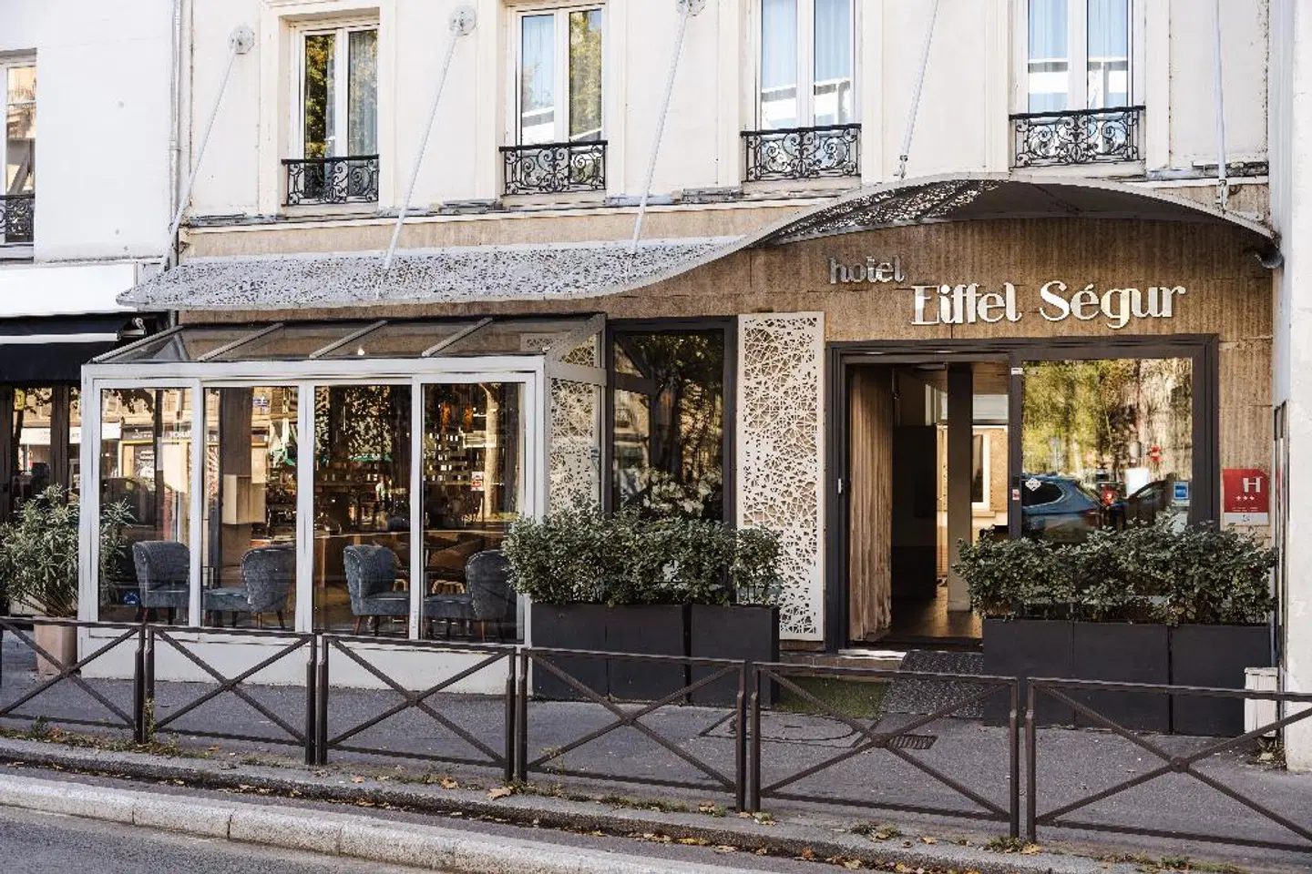 Eiffel Segur EXTERIOR