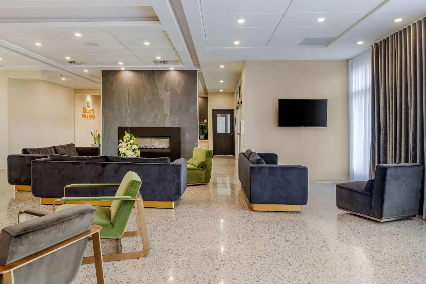 Quality Inn & Suites LOUNGE_LOBBY