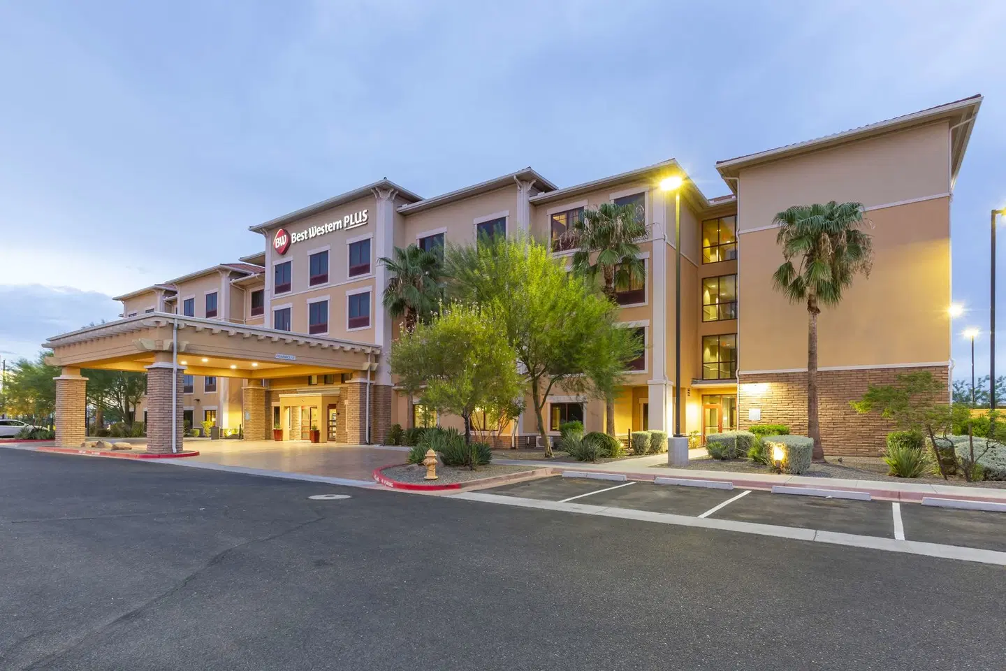BEST WESTERN Plus Chandler Hotel & Suites EXTERIOR