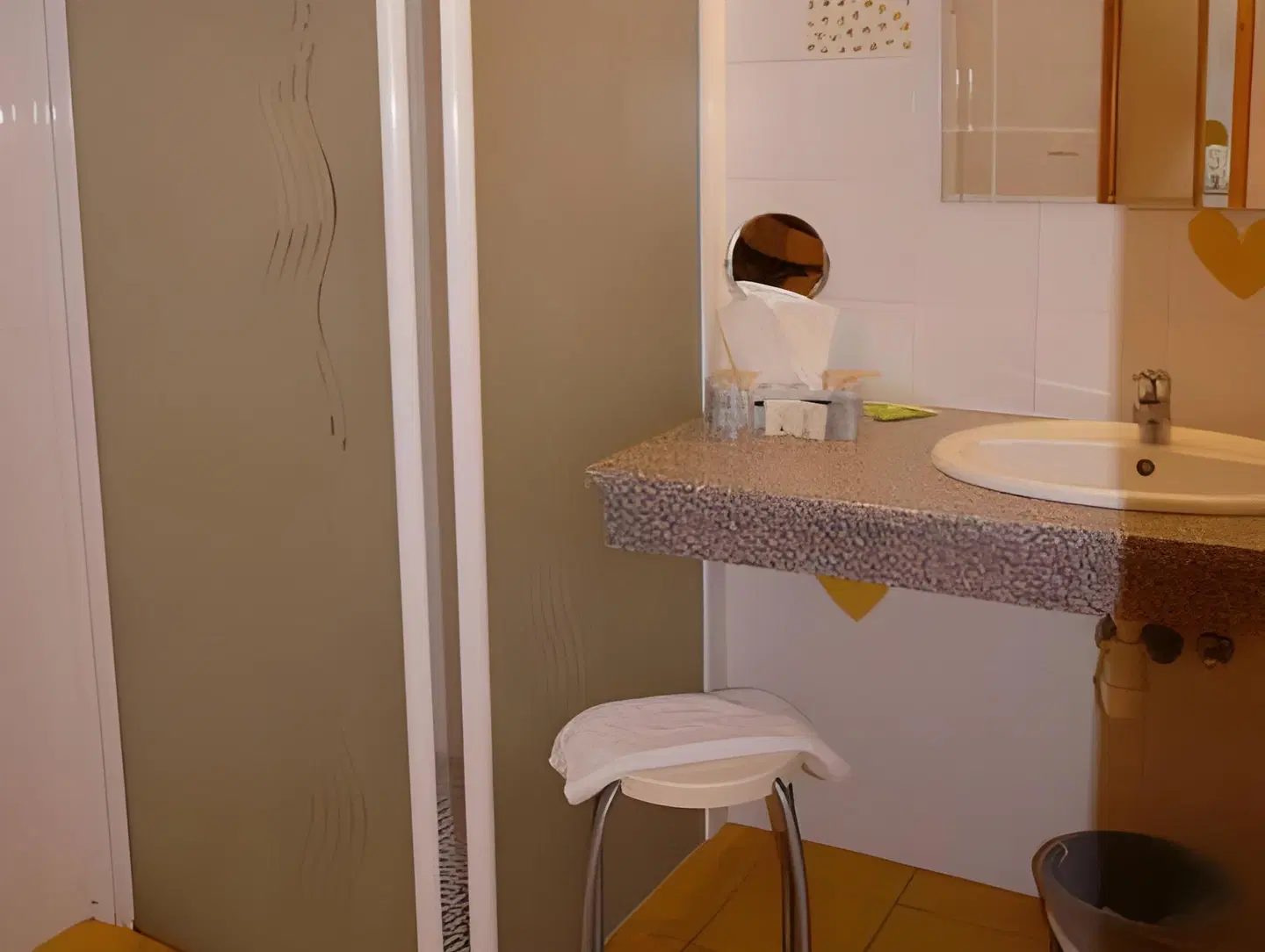 La Petite Auberge BATHROOM