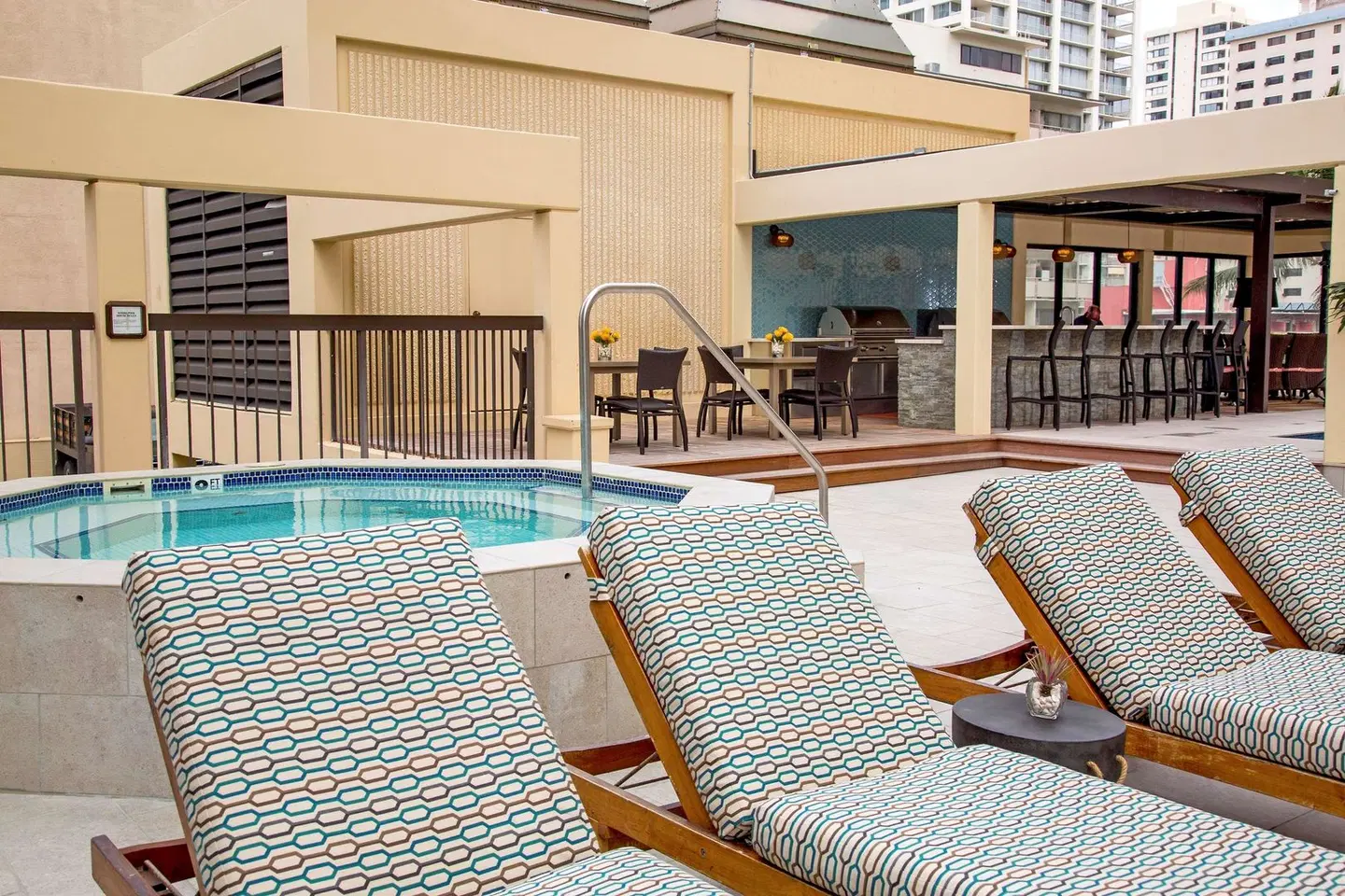 Aston Waikiki Beach Tower OUTDOOR_POOL