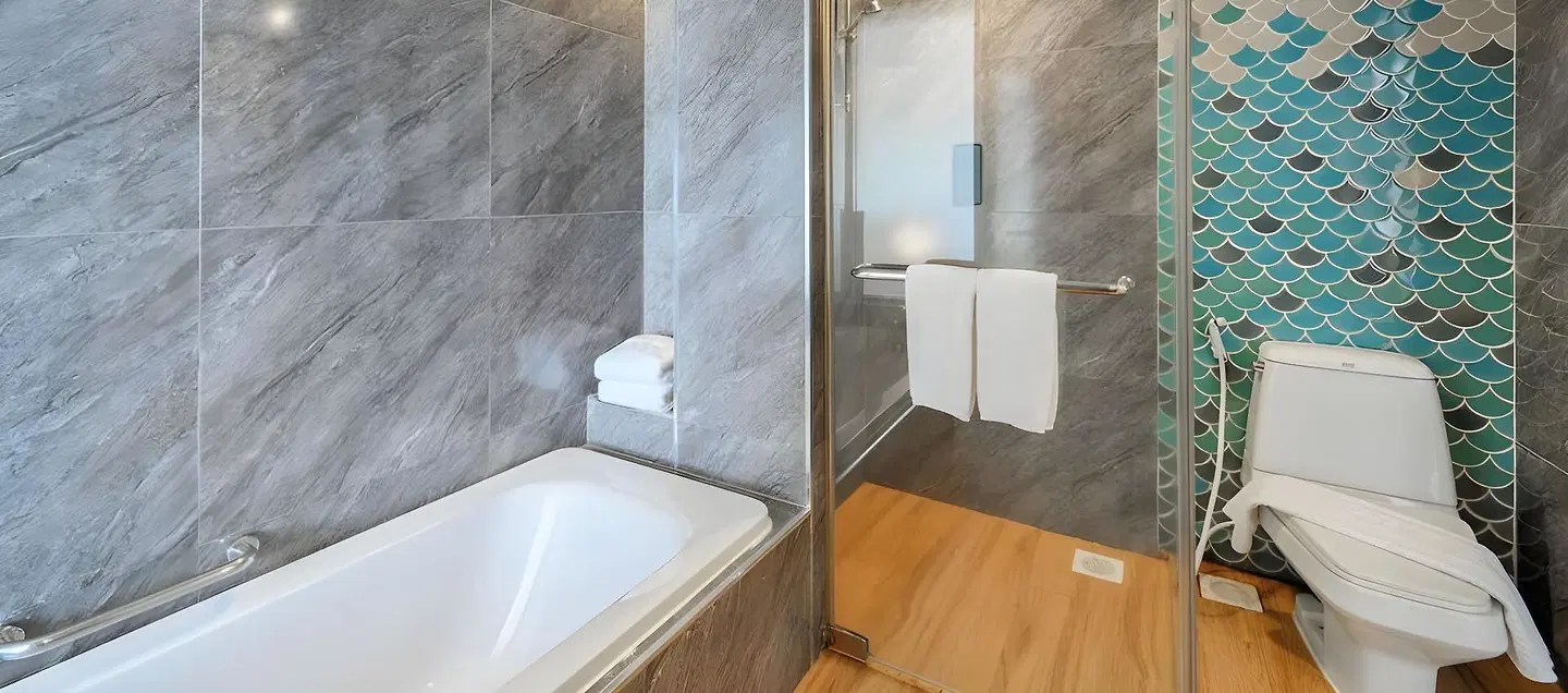 Andamantra Resort & Villa Phuket Badezimmer