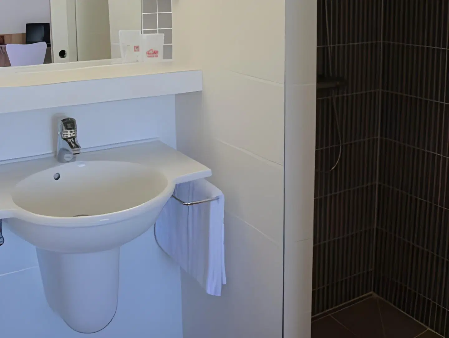 Best Hotel Reims Croix Blandin Badezimmer