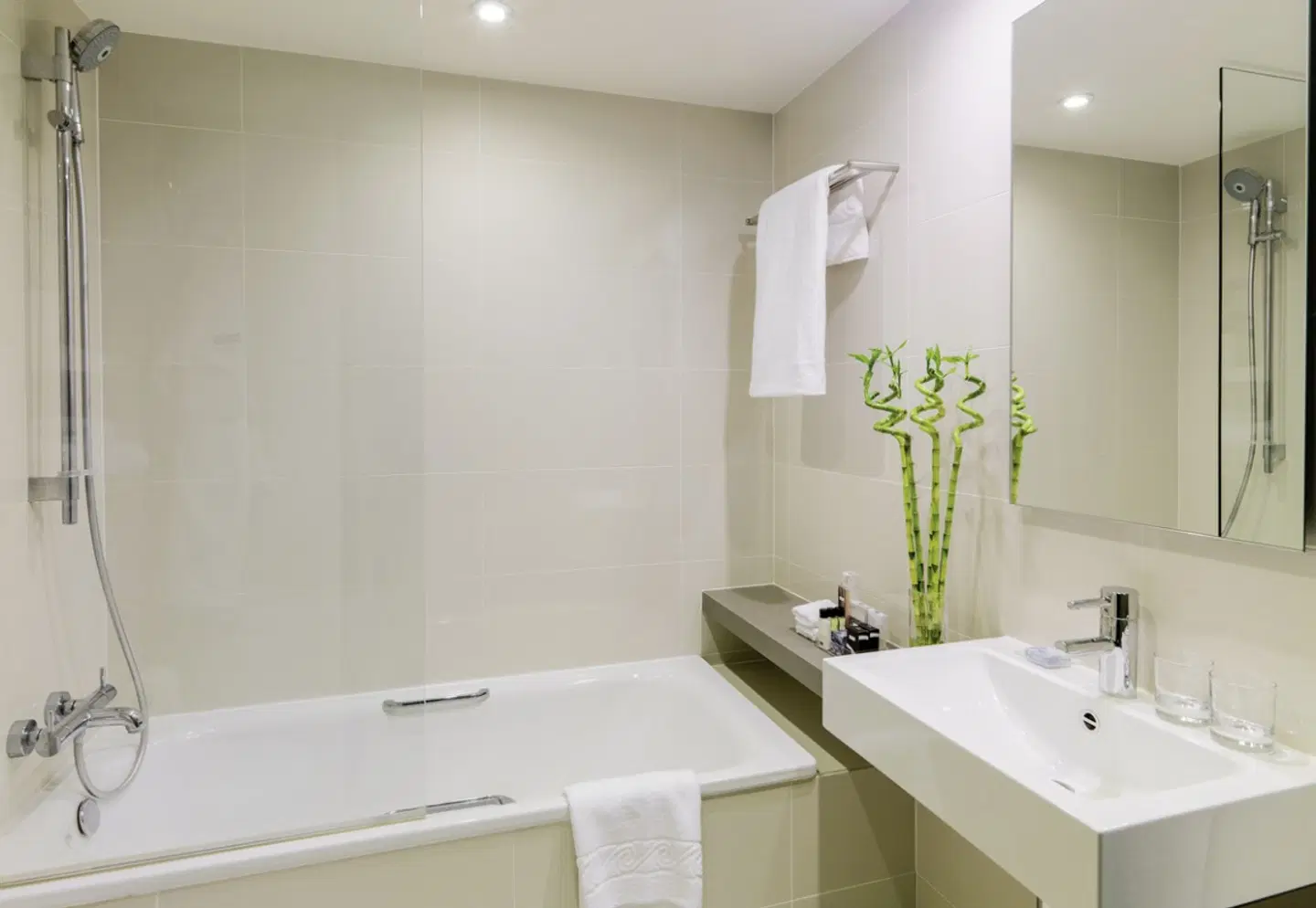 H10 London Waterloo BATHROOM