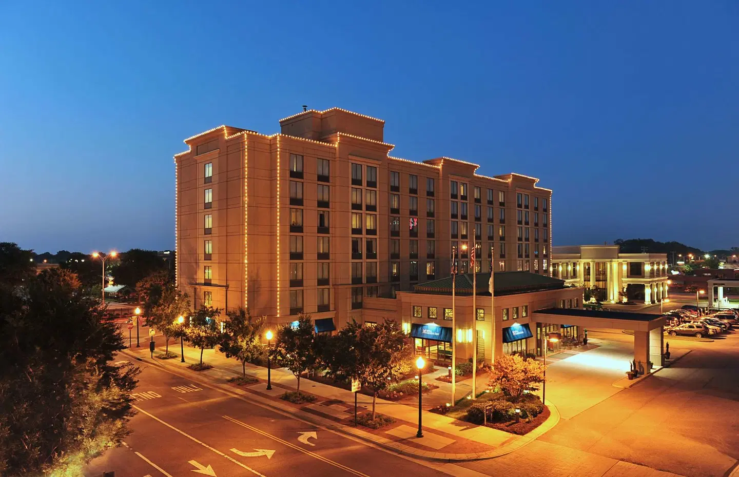 Hilton Garden Inn Virginia Beach Town Center EXTERIOR