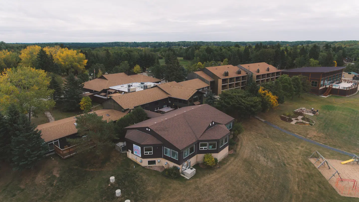 Elkhorn Resort Spa & Conference Centre EXTERIOR