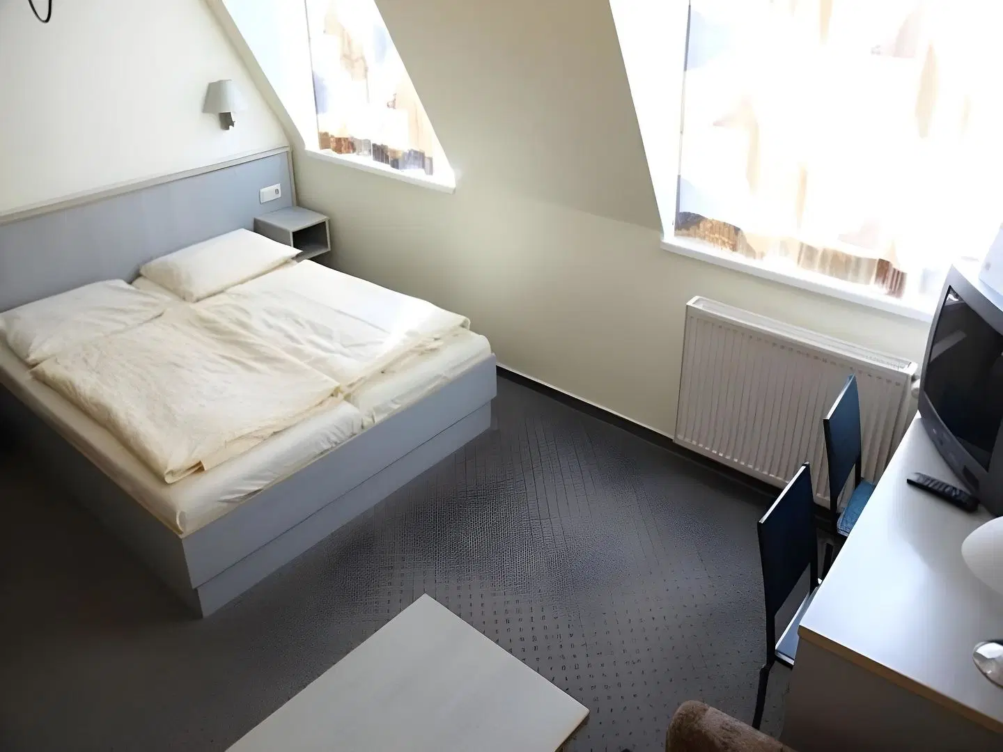 East-Side ROOM_EXAMPLE