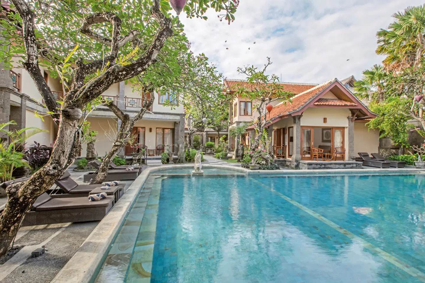 Puri Mesari OUTDOOR_POOL